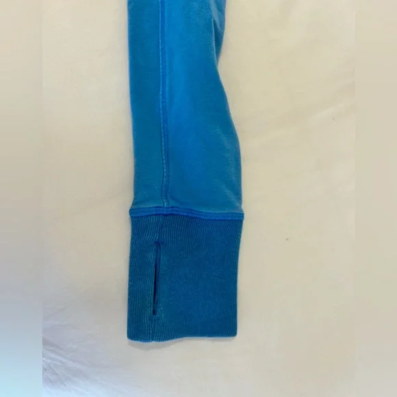 LuluLemon vintage blue scuba - Picture 5 of 6